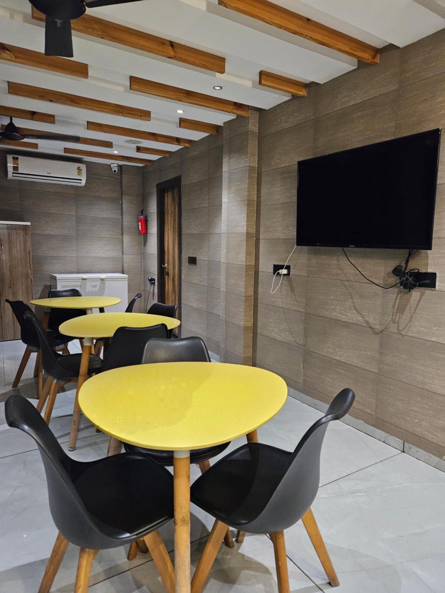 Stayez Studio Apartments Indore Extérieur photo
